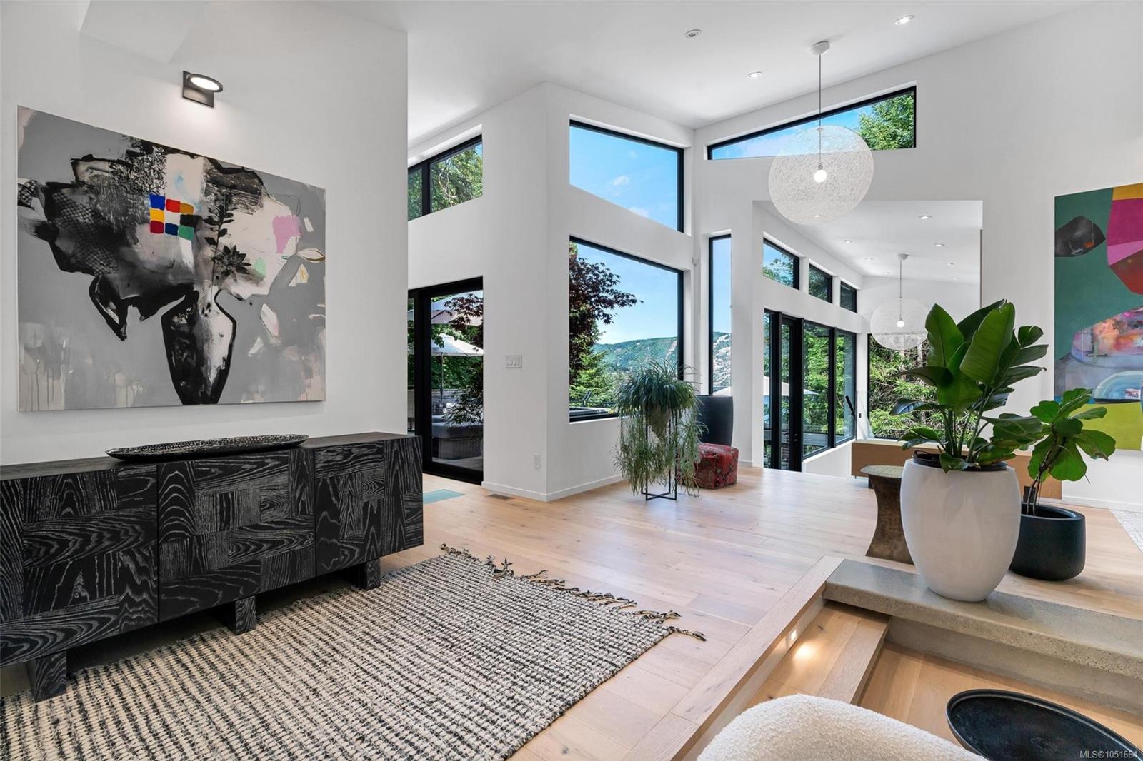 977 Grandview St — listing photo 9 of 71
