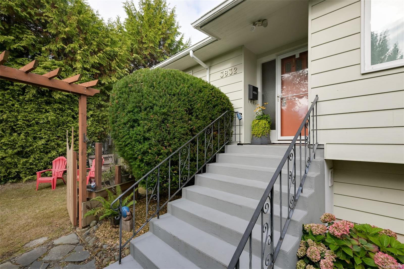 3832 Pitcombe Pl — listing photo 9 of 71
