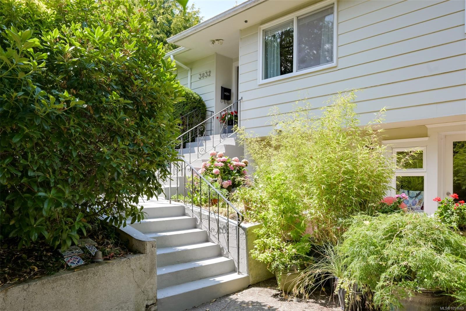 3832 Pitcombe Pl — listing photo 10 of 71