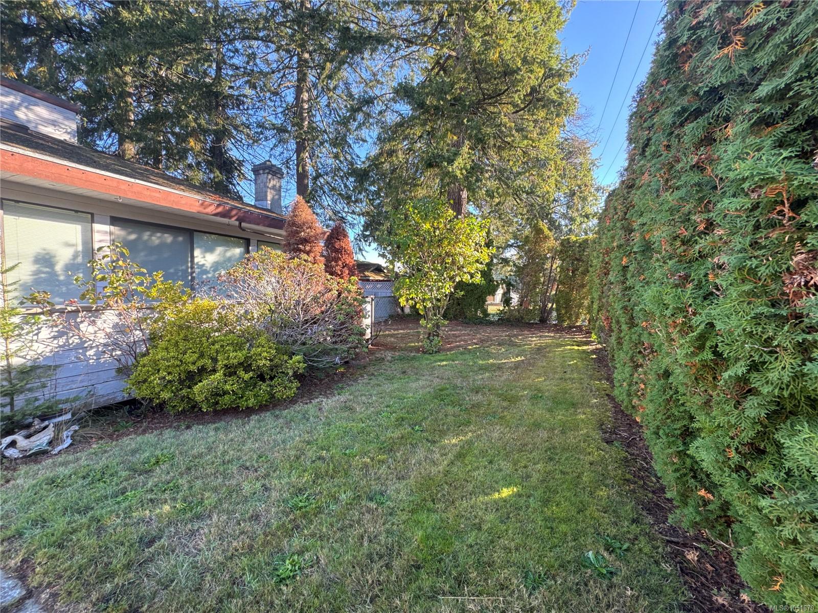 632 Erickson Rd — listing photo 3 of 24
