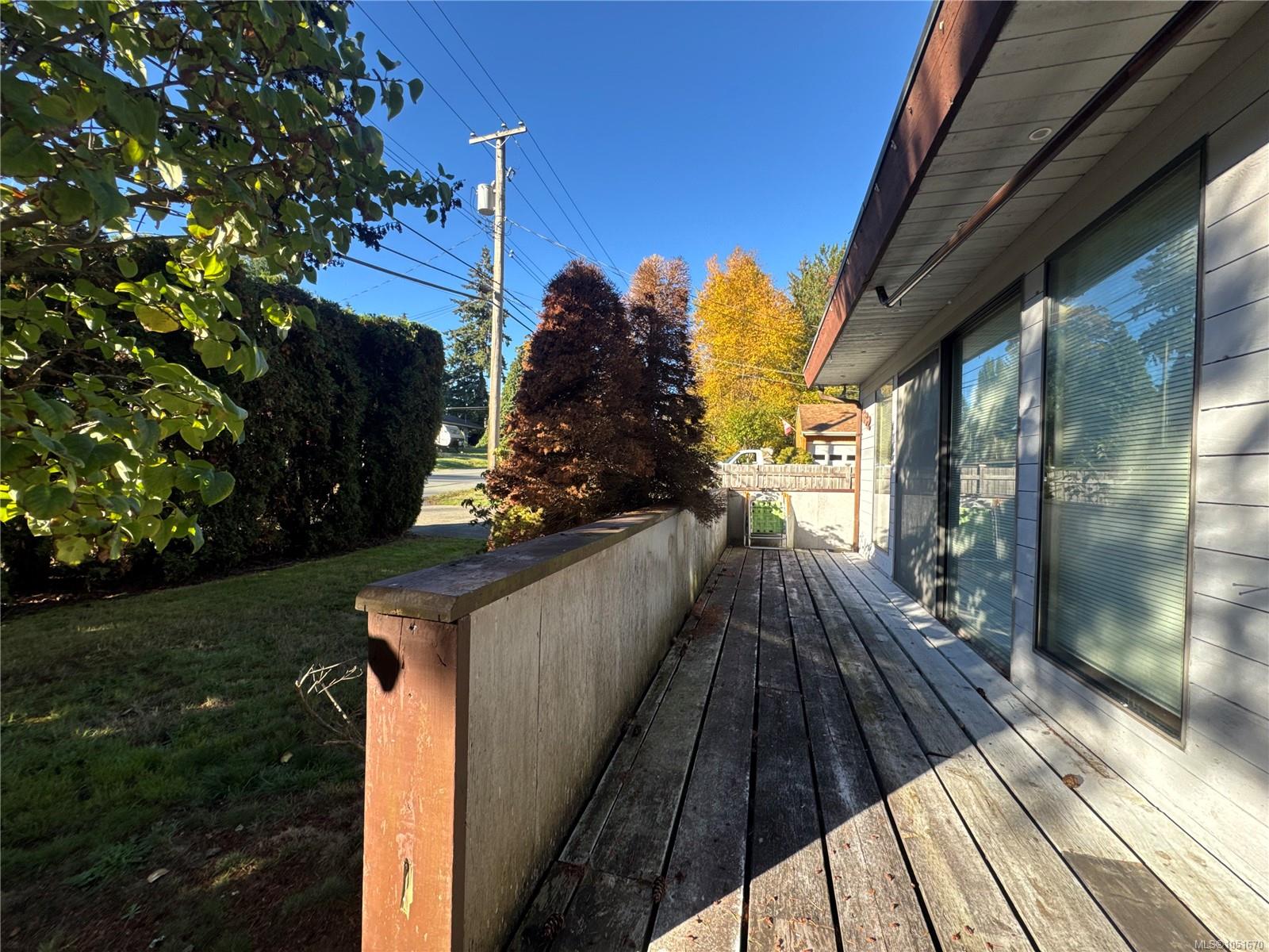 632 Erickson Rd — listing photo 9 of 24