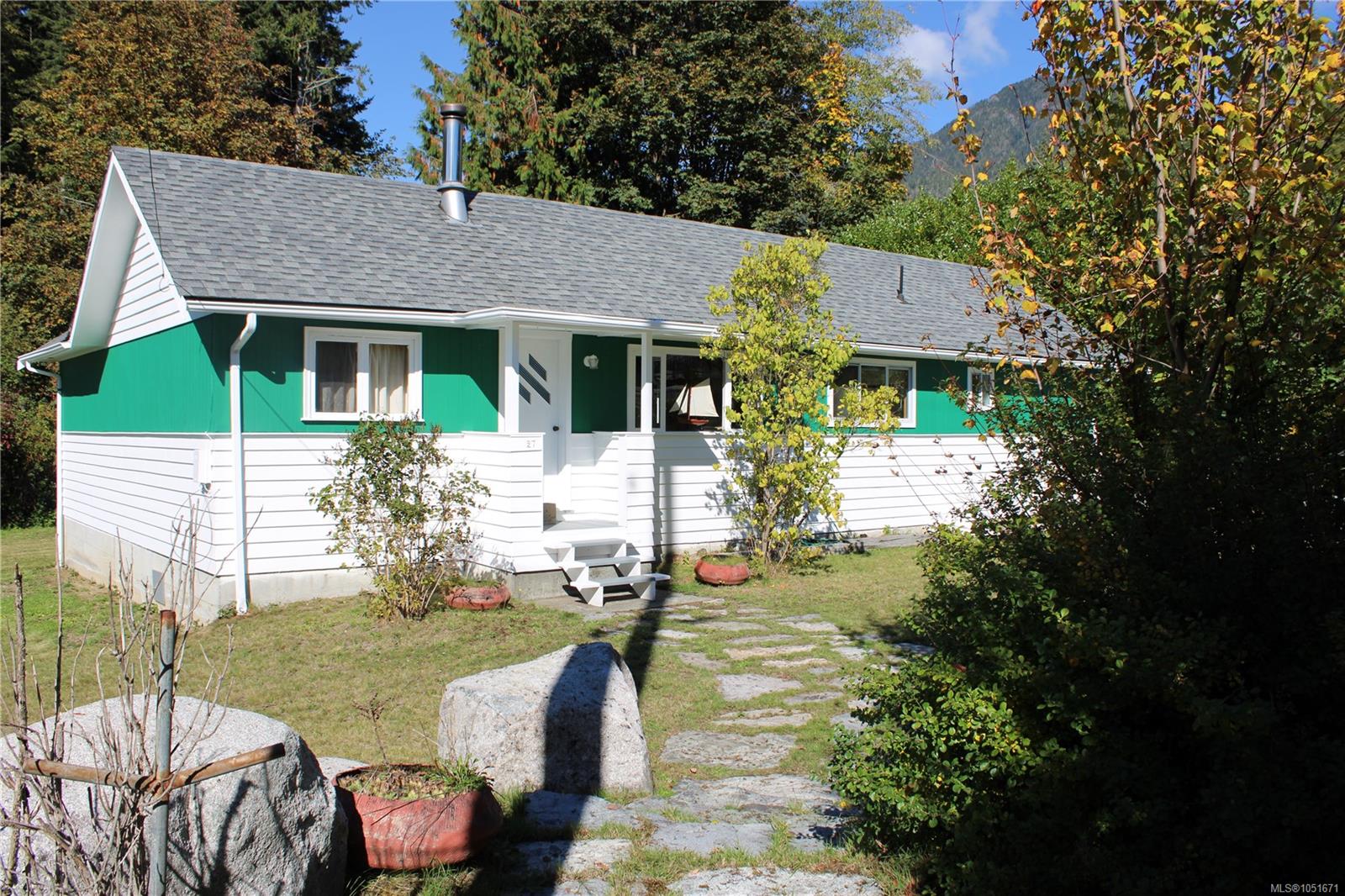 27 Cain Dr — listing photo 2 of 23