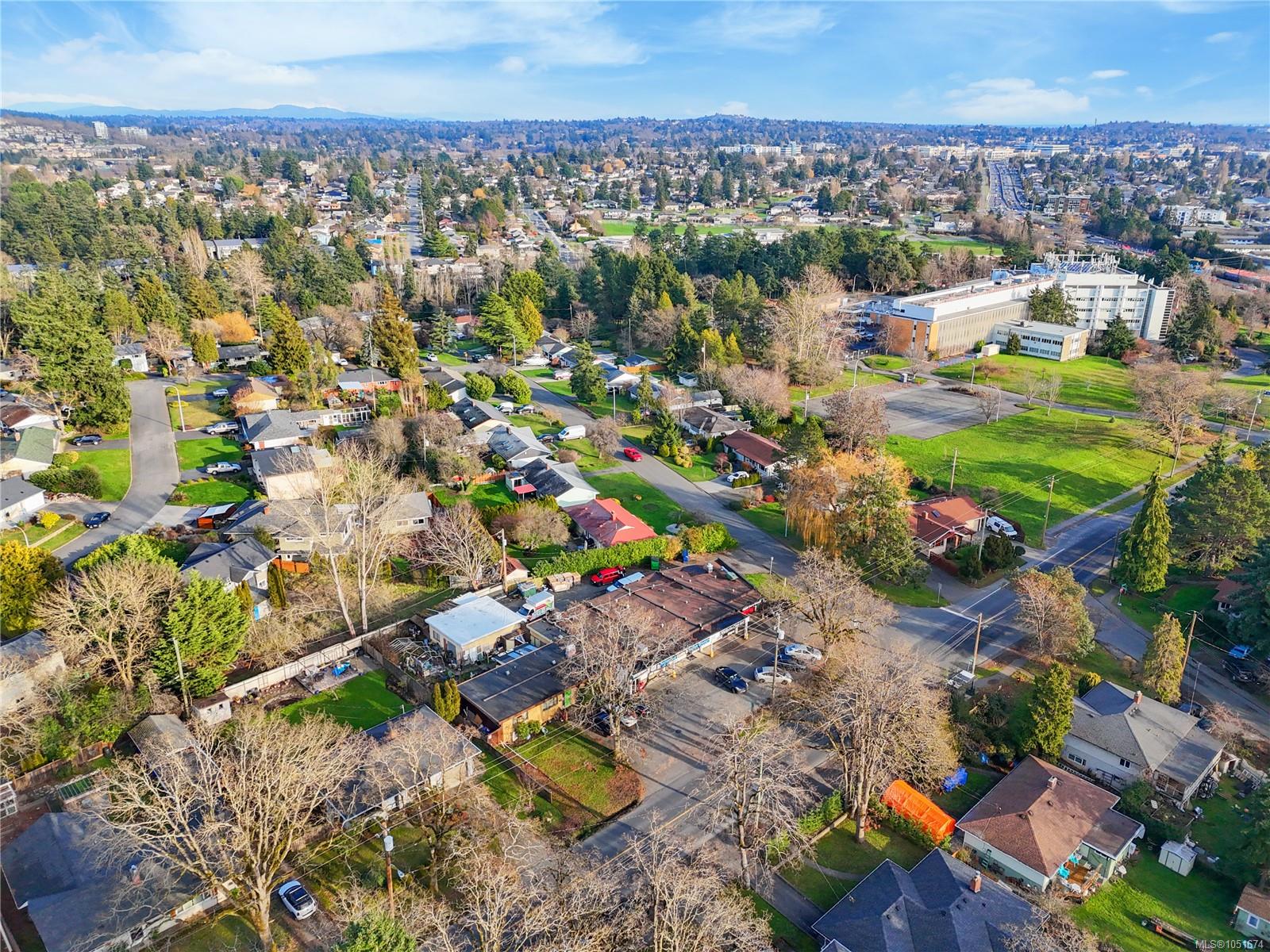 660 Burnside Rd — listing photo 11 of 16