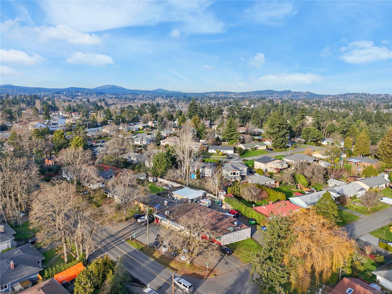 660 Burnside Rd — listing photo 13 of 16