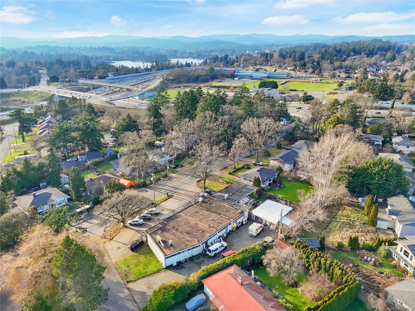 660 Burnside Rd — listing photo 7 of 16