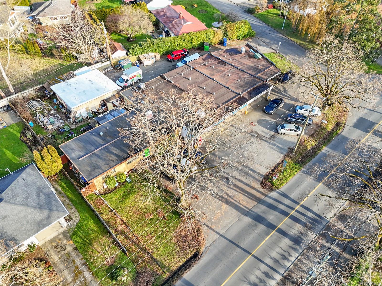 660 Burnside Rd — listing photo 10 of 16