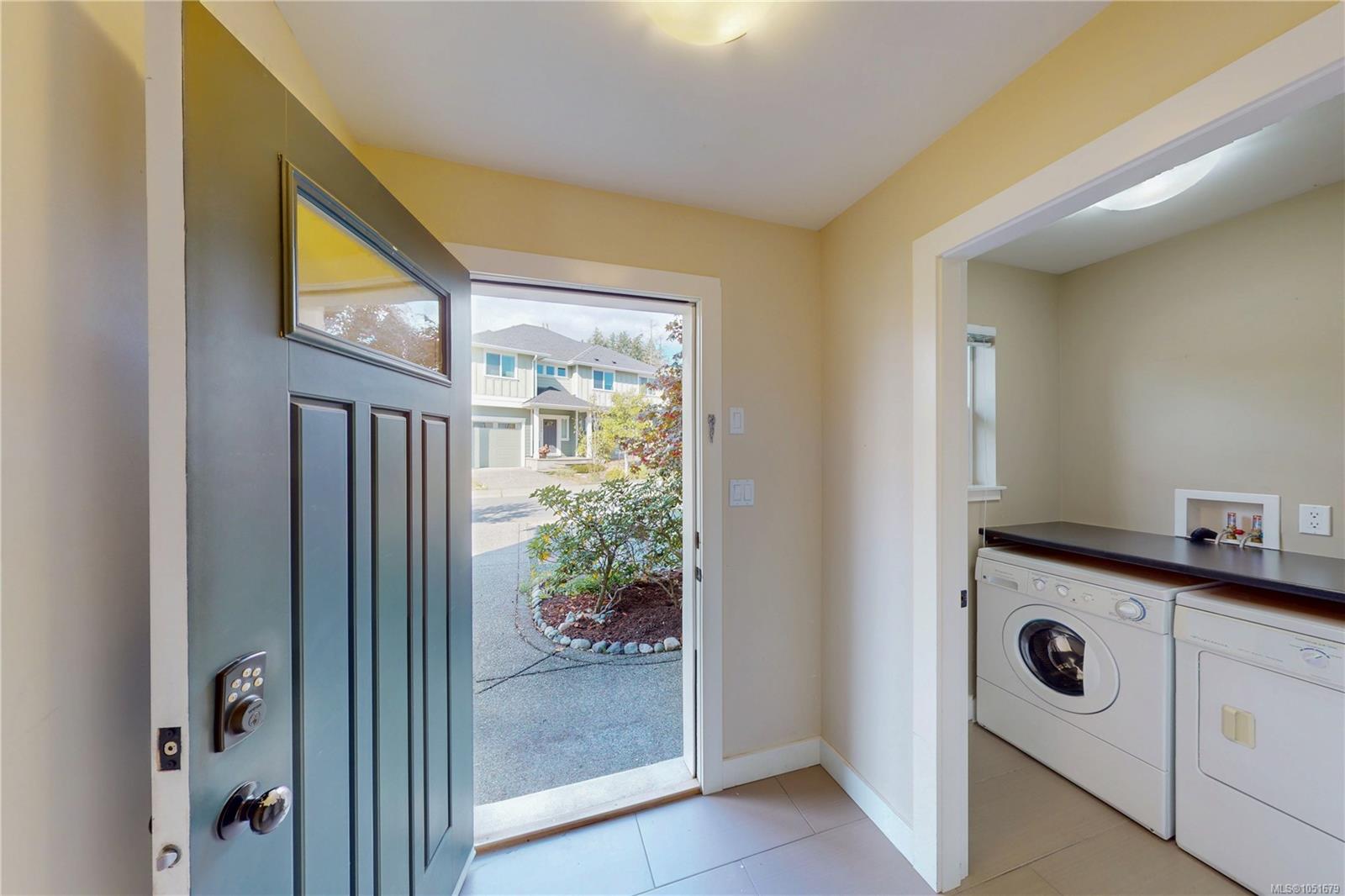 1205 Parkdale Creek Gdns — listing photo 4 of 45