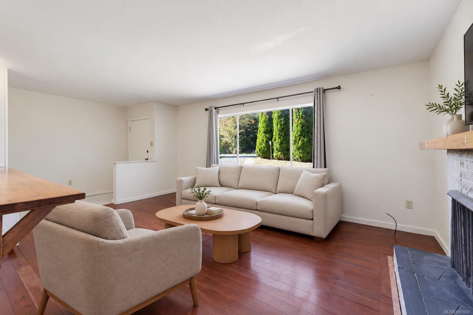 907 McAdoo Pl — listing photo 3 of 27