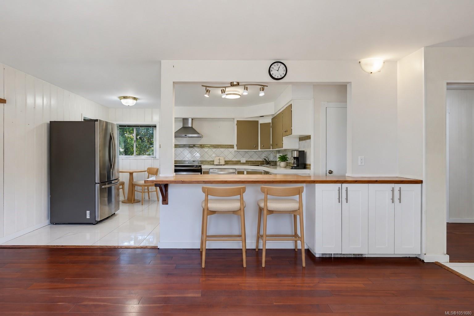 907 McAdoo Pl — listing photo 5 of 27