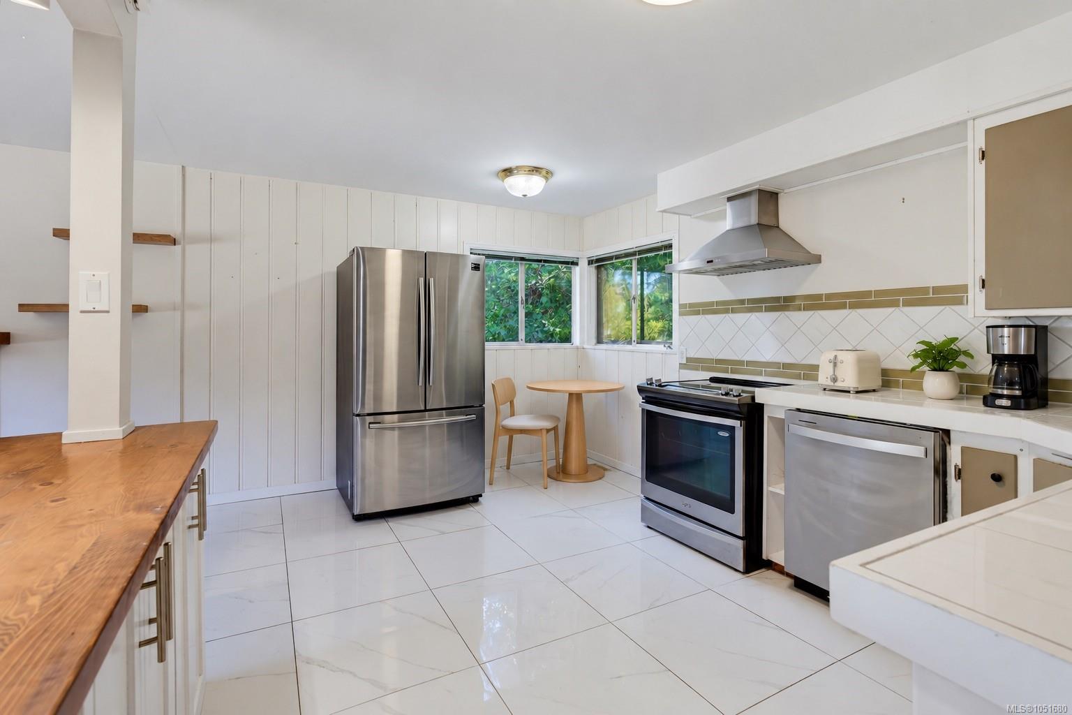 907 McAdoo Pl — listing photo 7 of 27