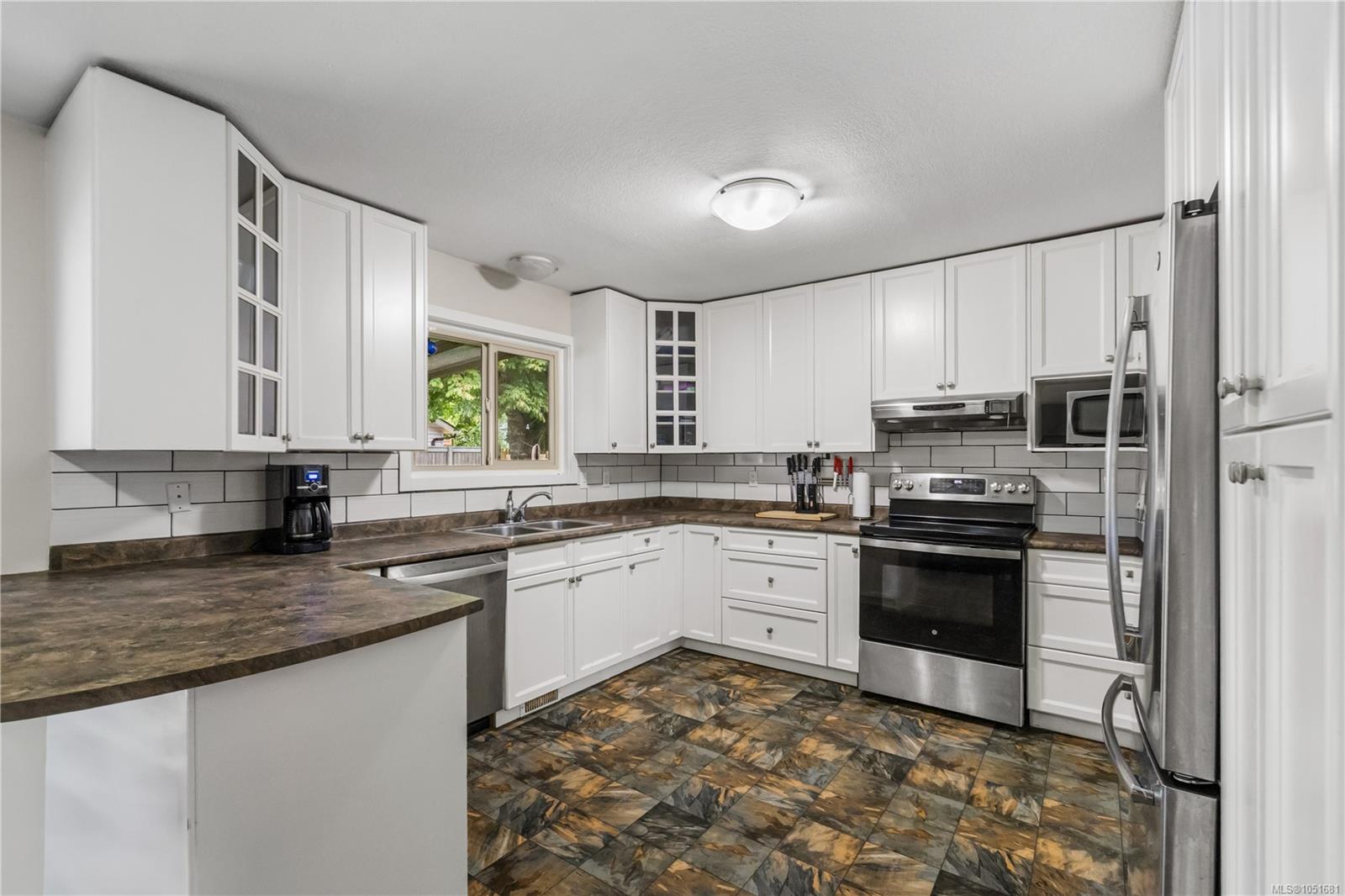 2170 Alder St — listing photo 7 of 34
