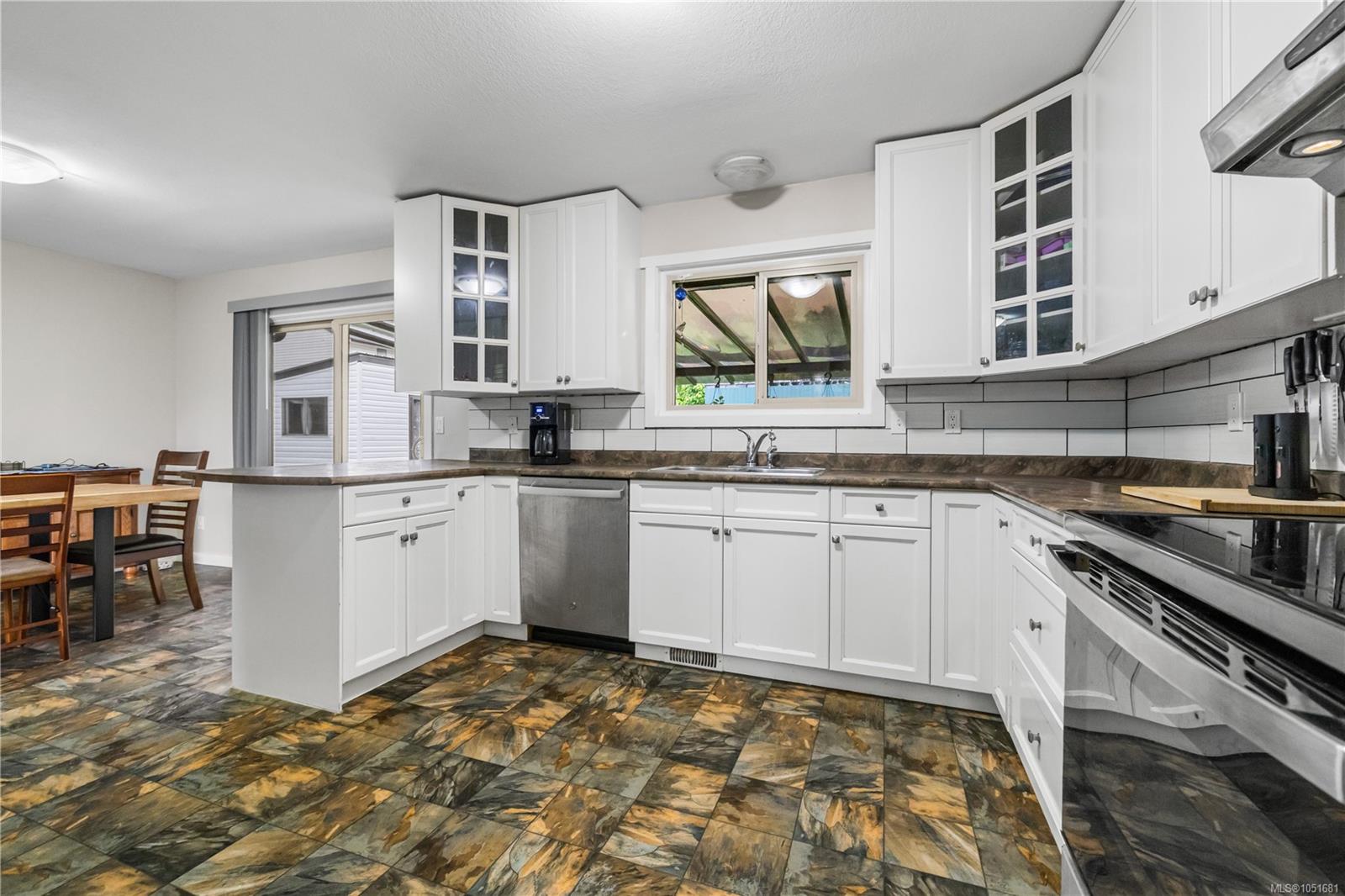 2170 Alder St — listing photo 8 of 34