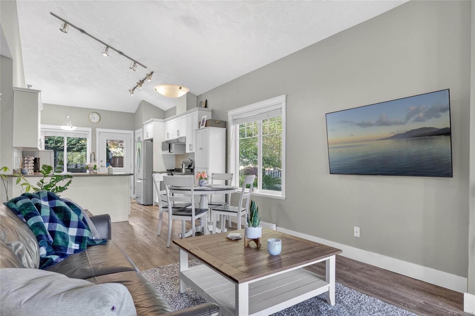 413-930 Braidwood Rd — listing photo 12 of 27