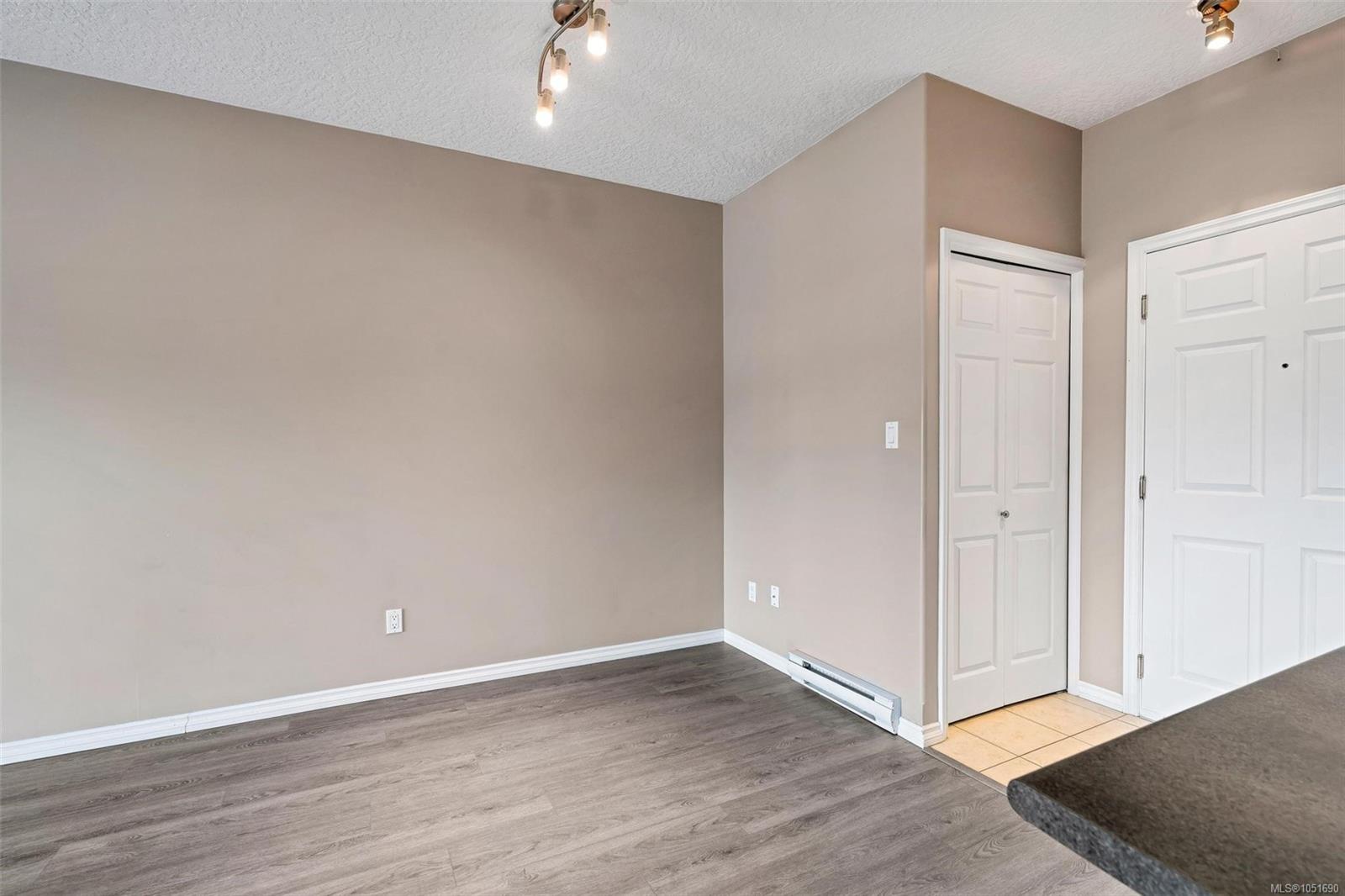 307-2823 Jacklin Rd — listing photo 12 of 32