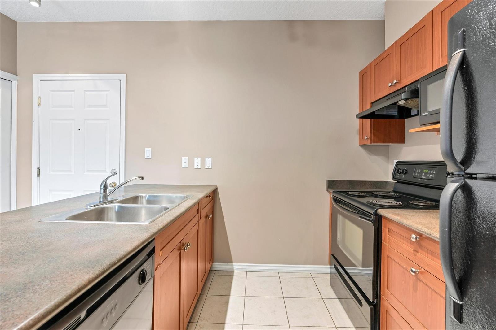 307-2823 Jacklin Rd — listing photo 13 of 32