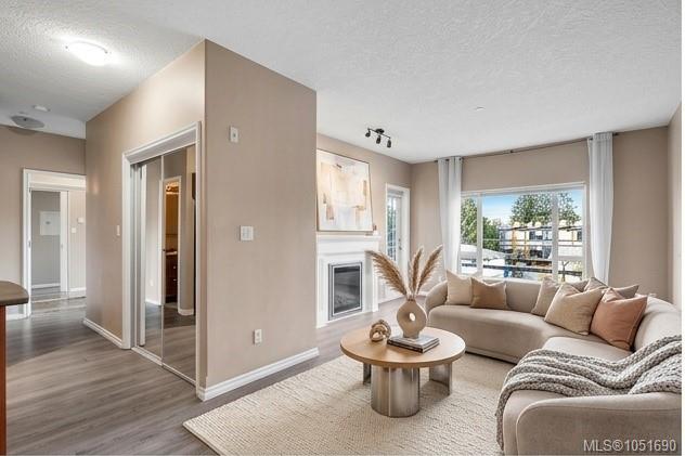 307-2823 Jacklin Rd — listing photo 4 of 32