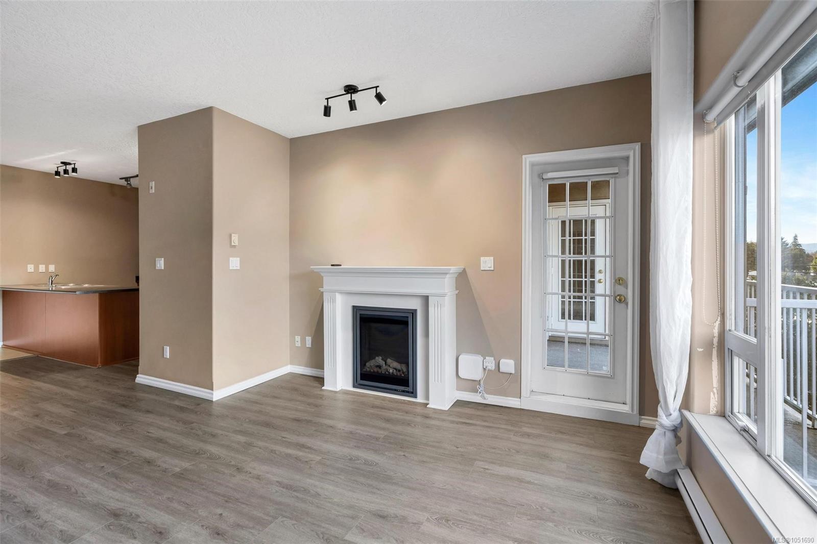 307-2823 Jacklin Rd — listing photo 8 of 32