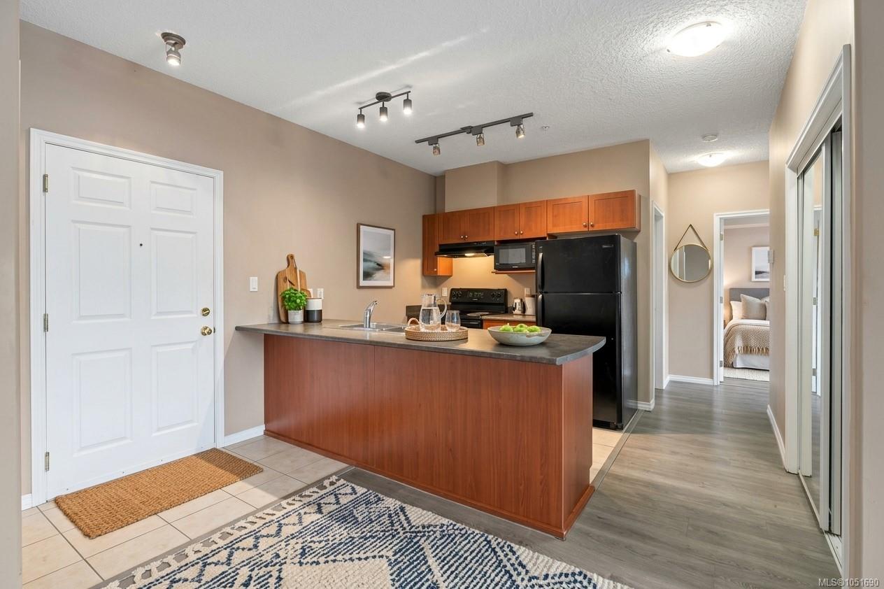 307-2823 Jacklin Rd — listing photo 10 of 32