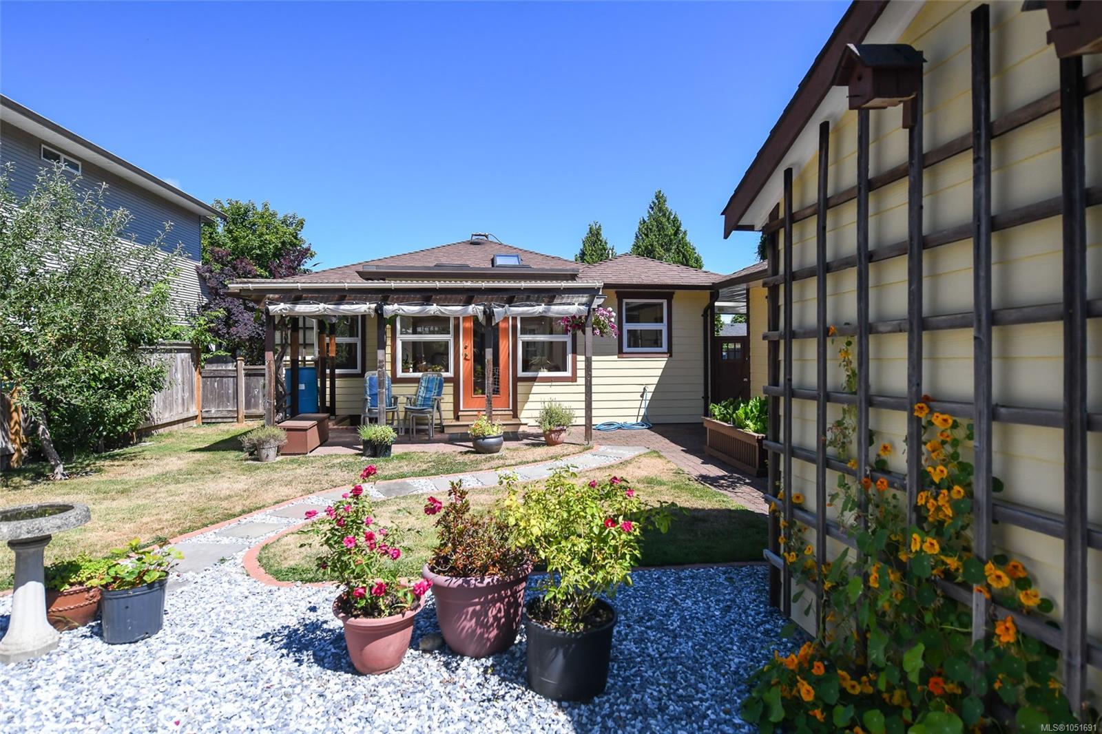 2849 Penrith Ave — listing photo 10 of 39
