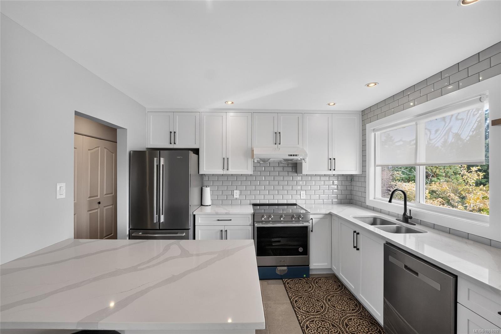 106 Emery Way — listing photo 14 of 60