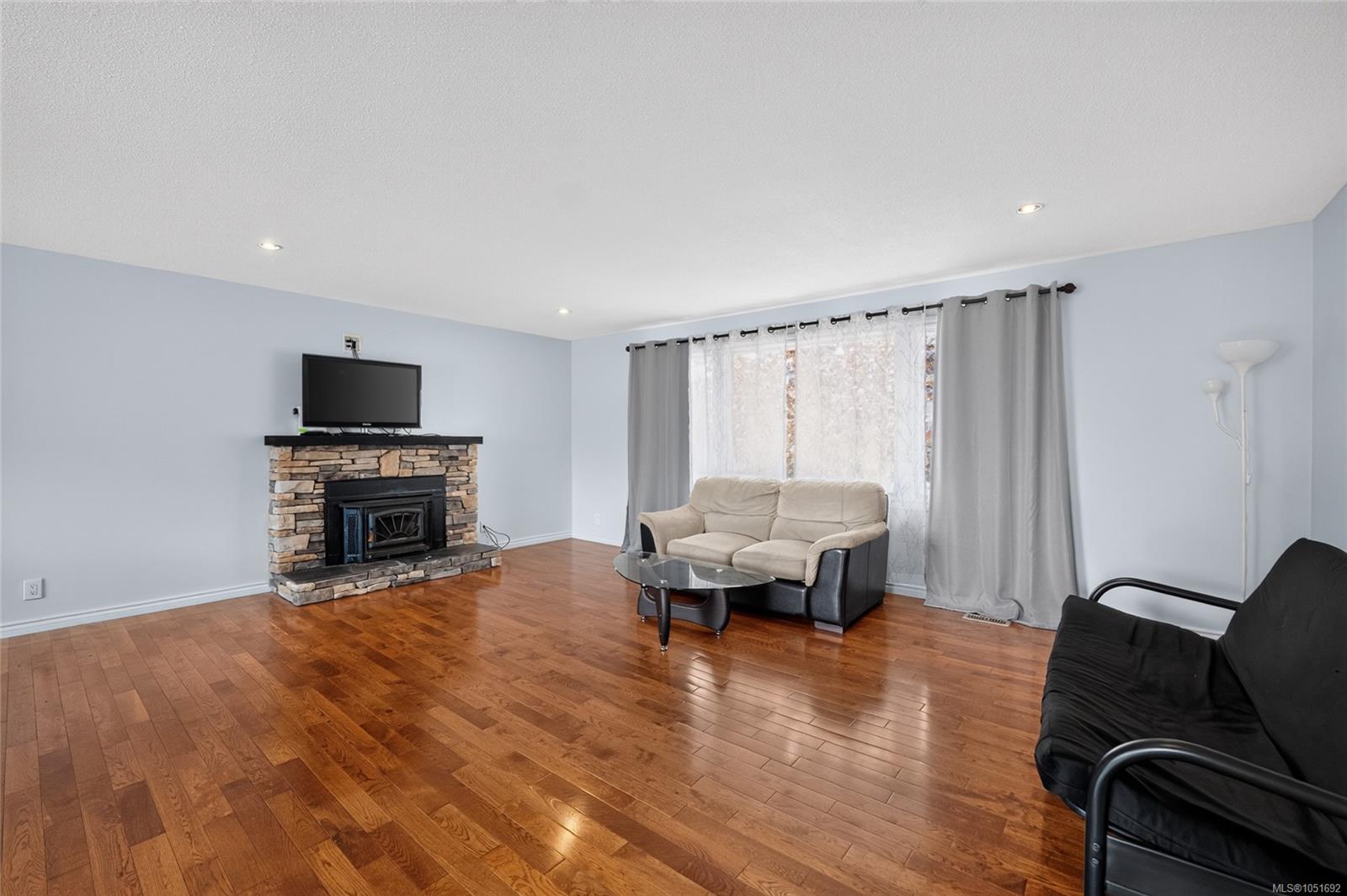 106 Emery Way — listing photo 4 of 60