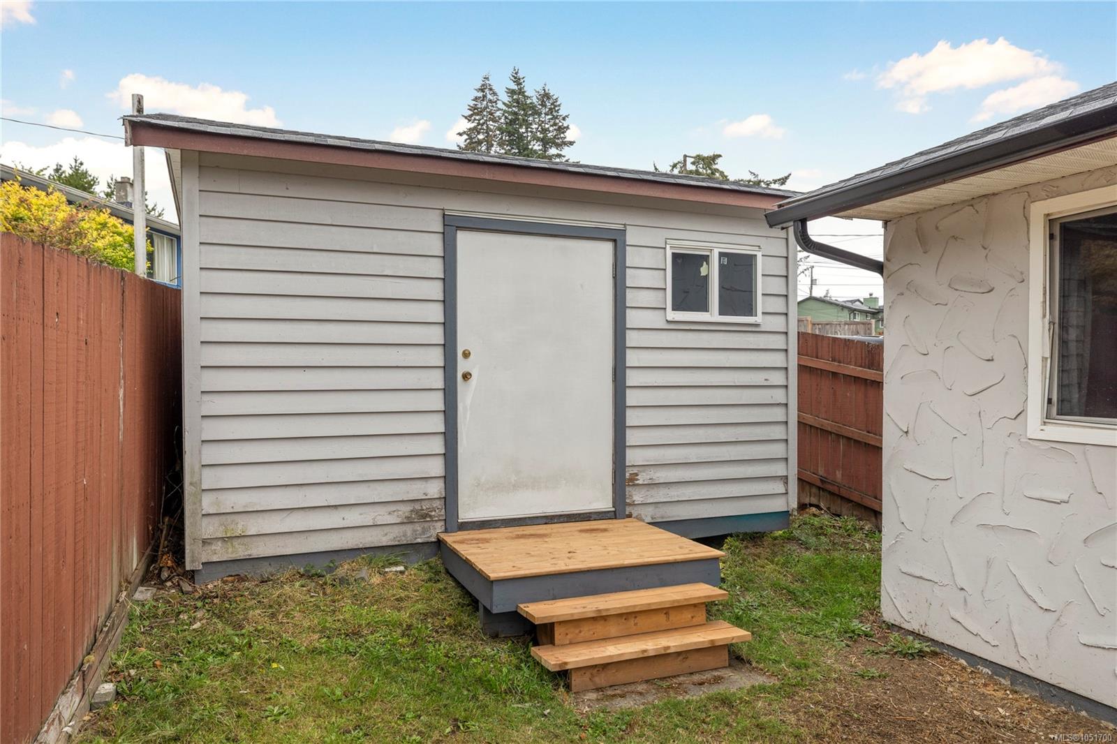 555 Weber St — listing photo 12 of 37