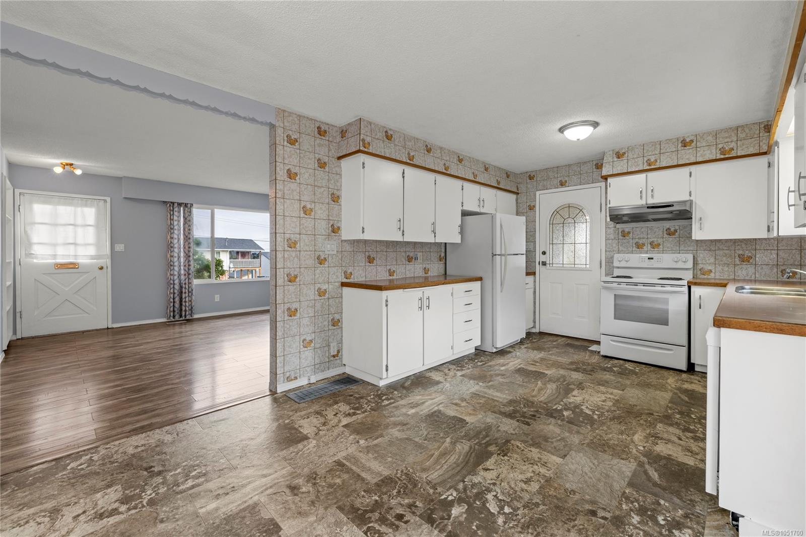 555 Weber St — listing photo 13 of 37