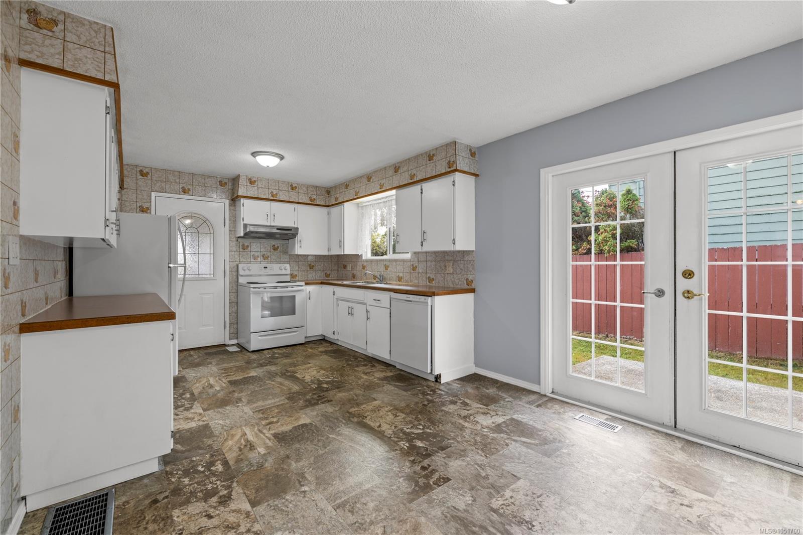 555 Weber St — listing photo 14 of 37
