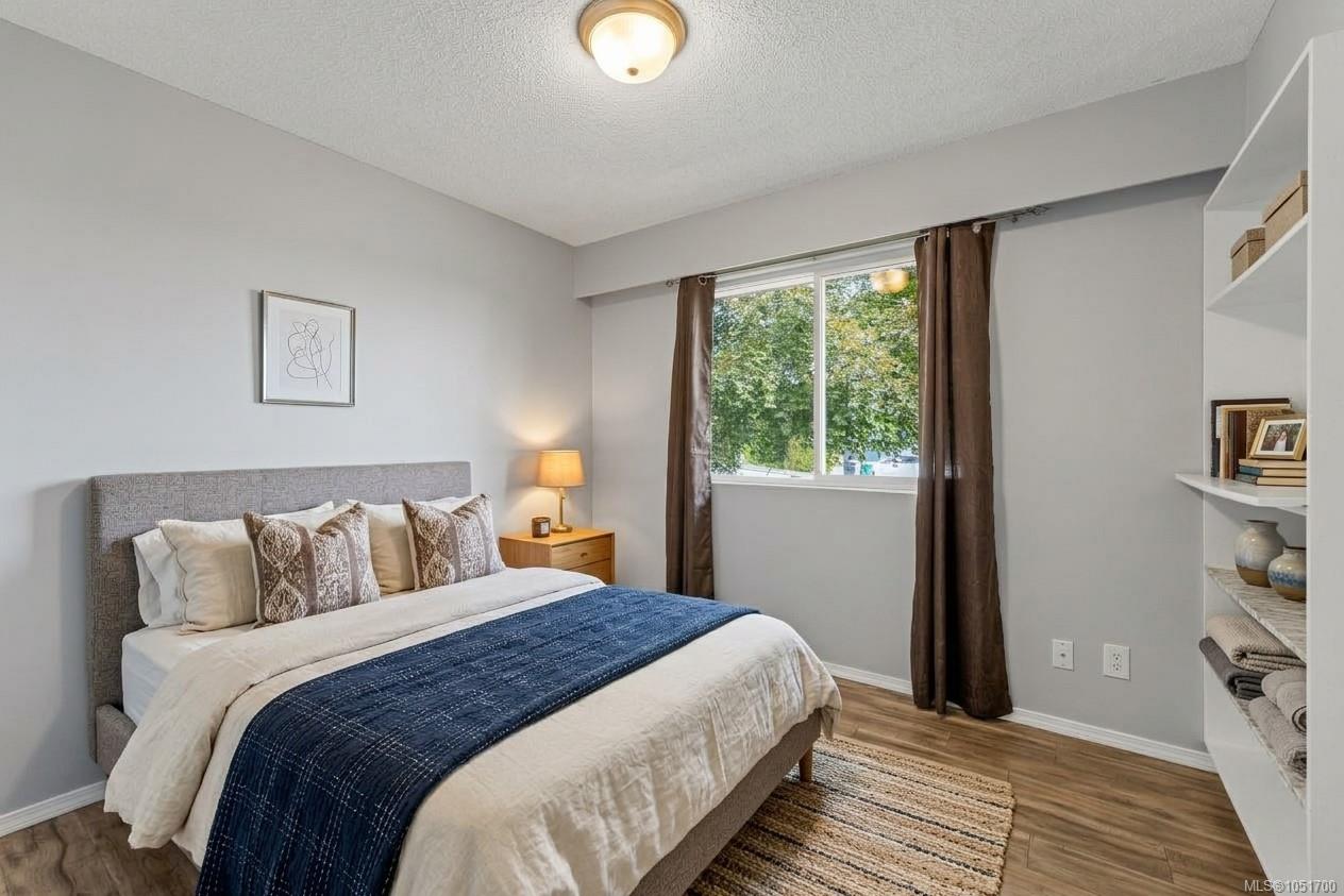 555 Weber St — listing photo 7 of 37