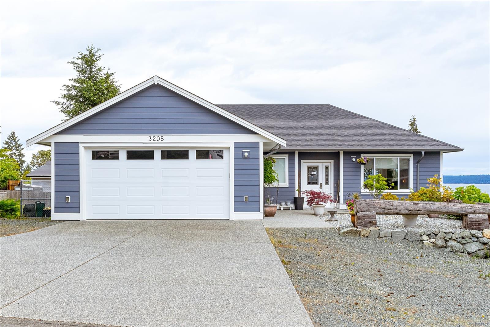 3205 Douglas St — listing photo 2 of 44