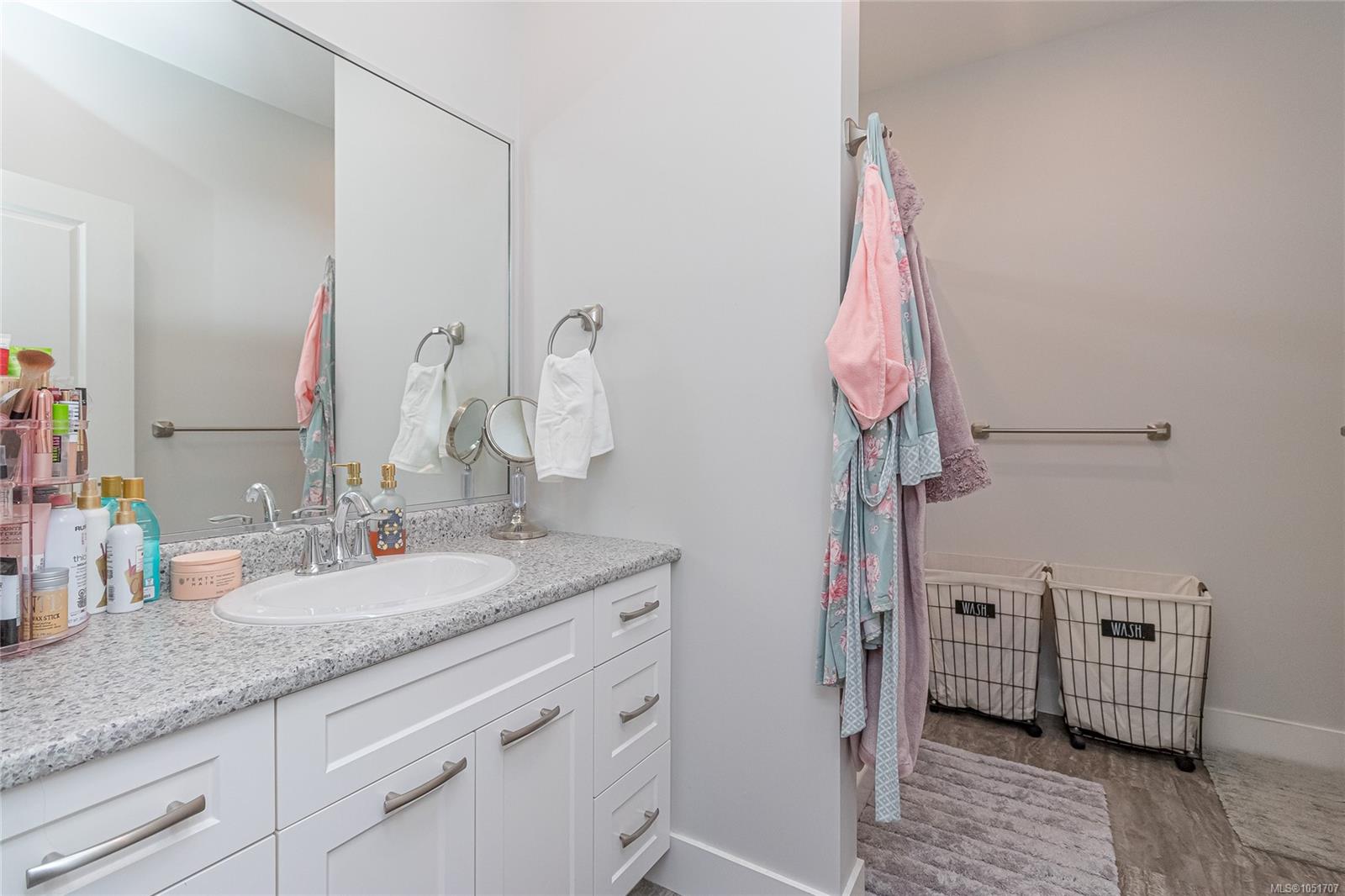 3205 Douglas St — listing photo 13 of 44