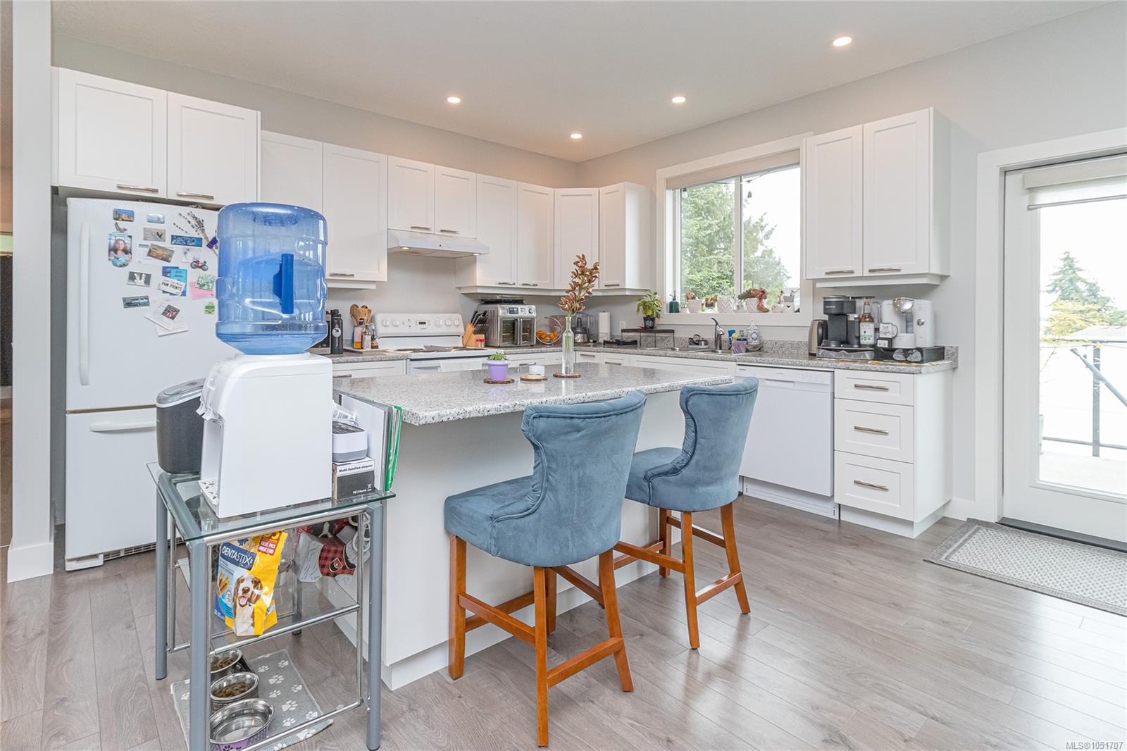3205 Douglas St — listing photo 10 of 44