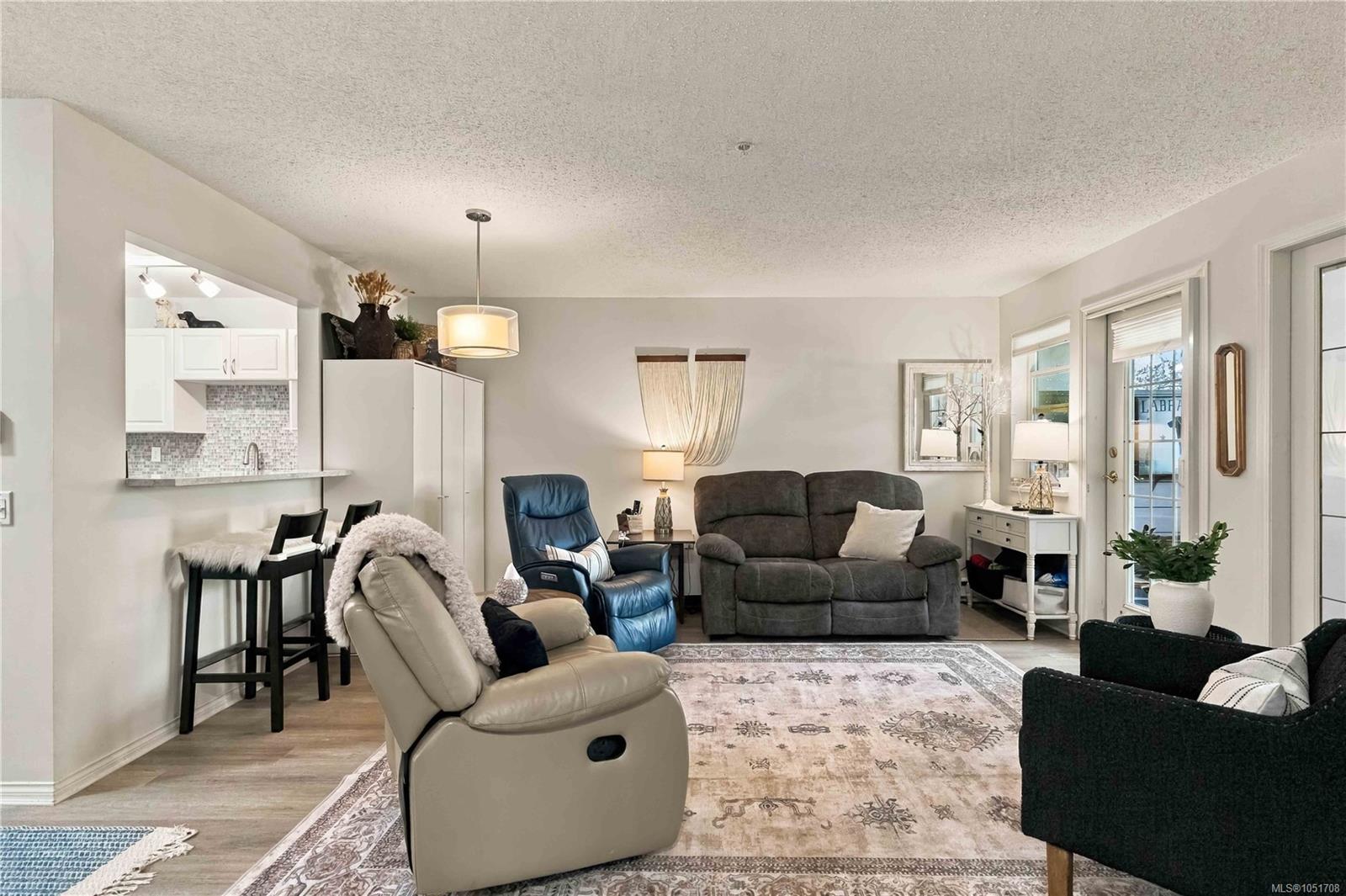 105-290 Island Hwy — listing photo 12 of 36
