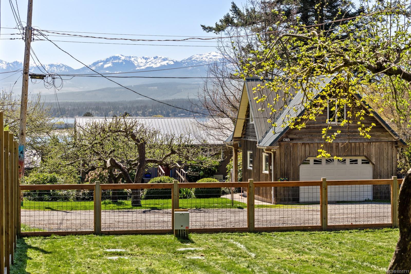 1304 Midden Rd — listing photo 6 of 57
