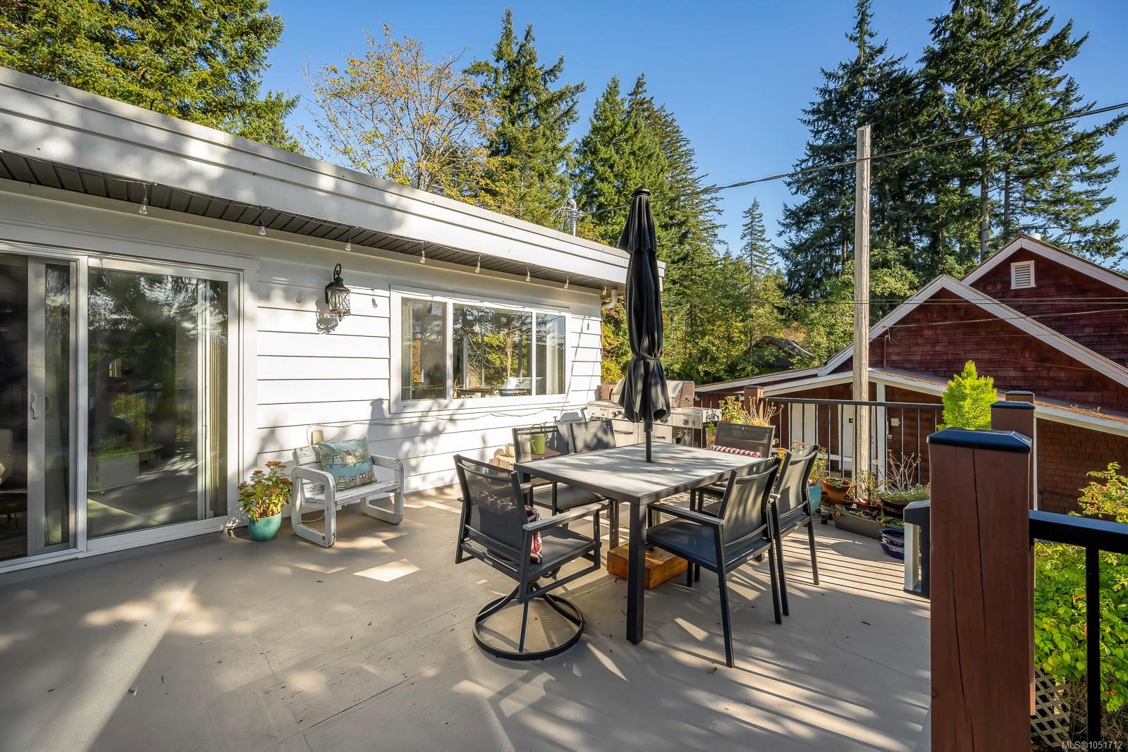 6044 Island Hwy — listing photo 9 of 70