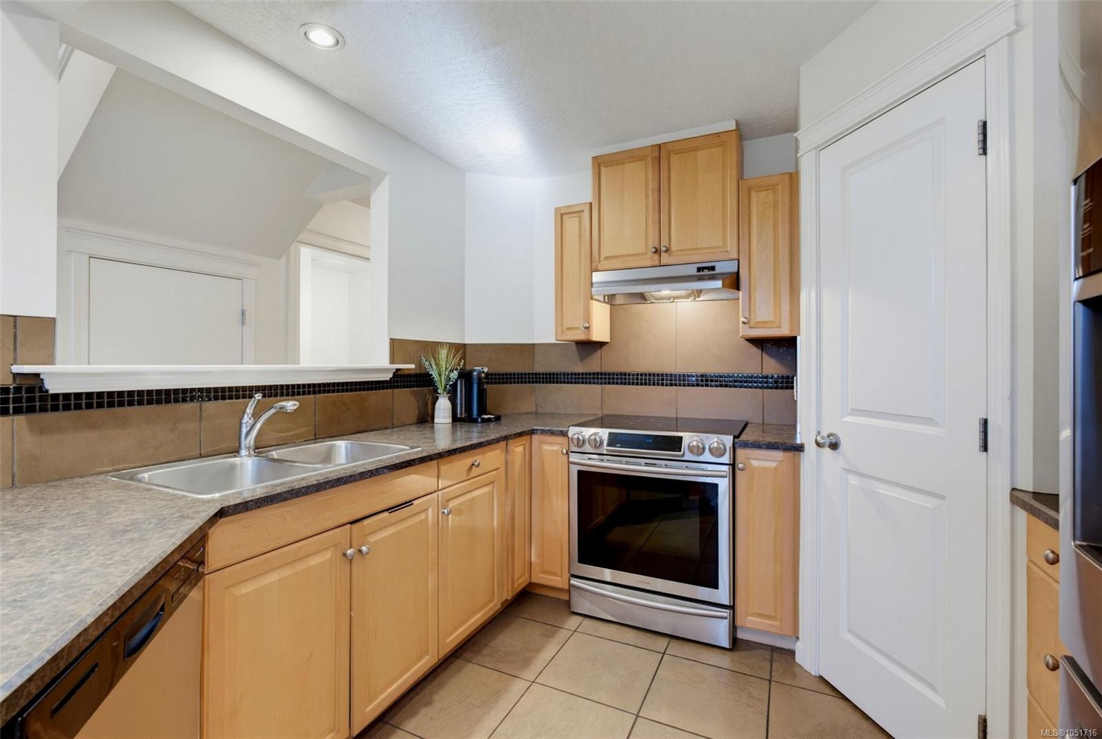 207-791 Station Ave — listing photo 13 of 42