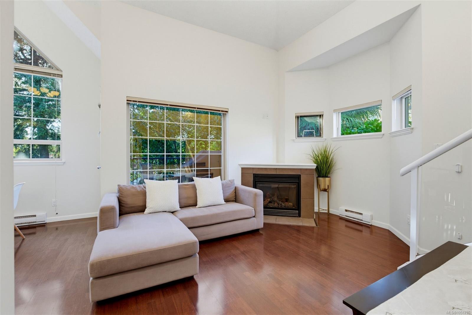 207-791 Station Ave — listing photo 3 of 42