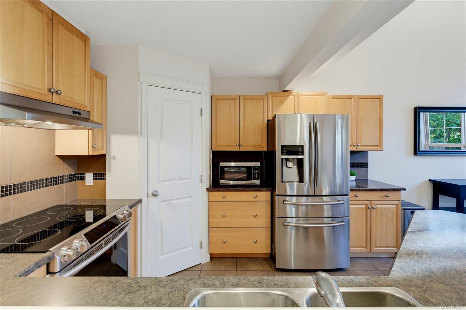 207-791 Station Ave — listing photo 10 of 42