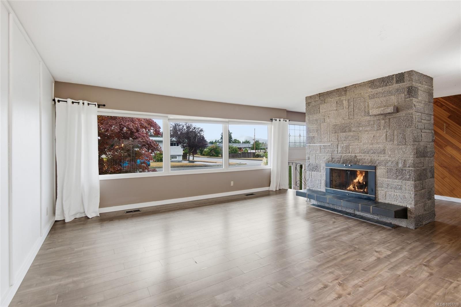 3795 Michigan Rd — listing photo 6 of 37