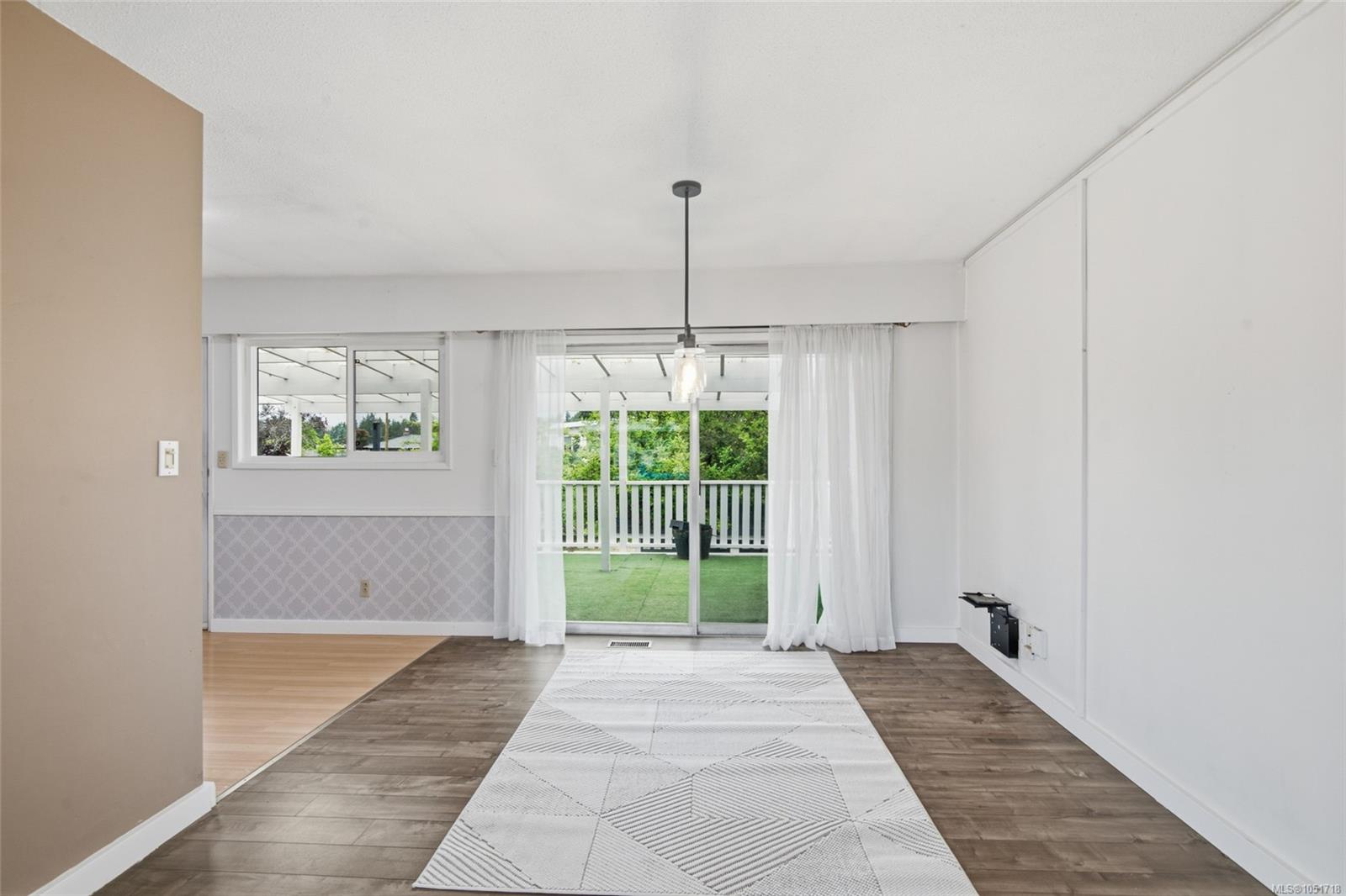3795 Michigan Rd — listing photo 9 of 37