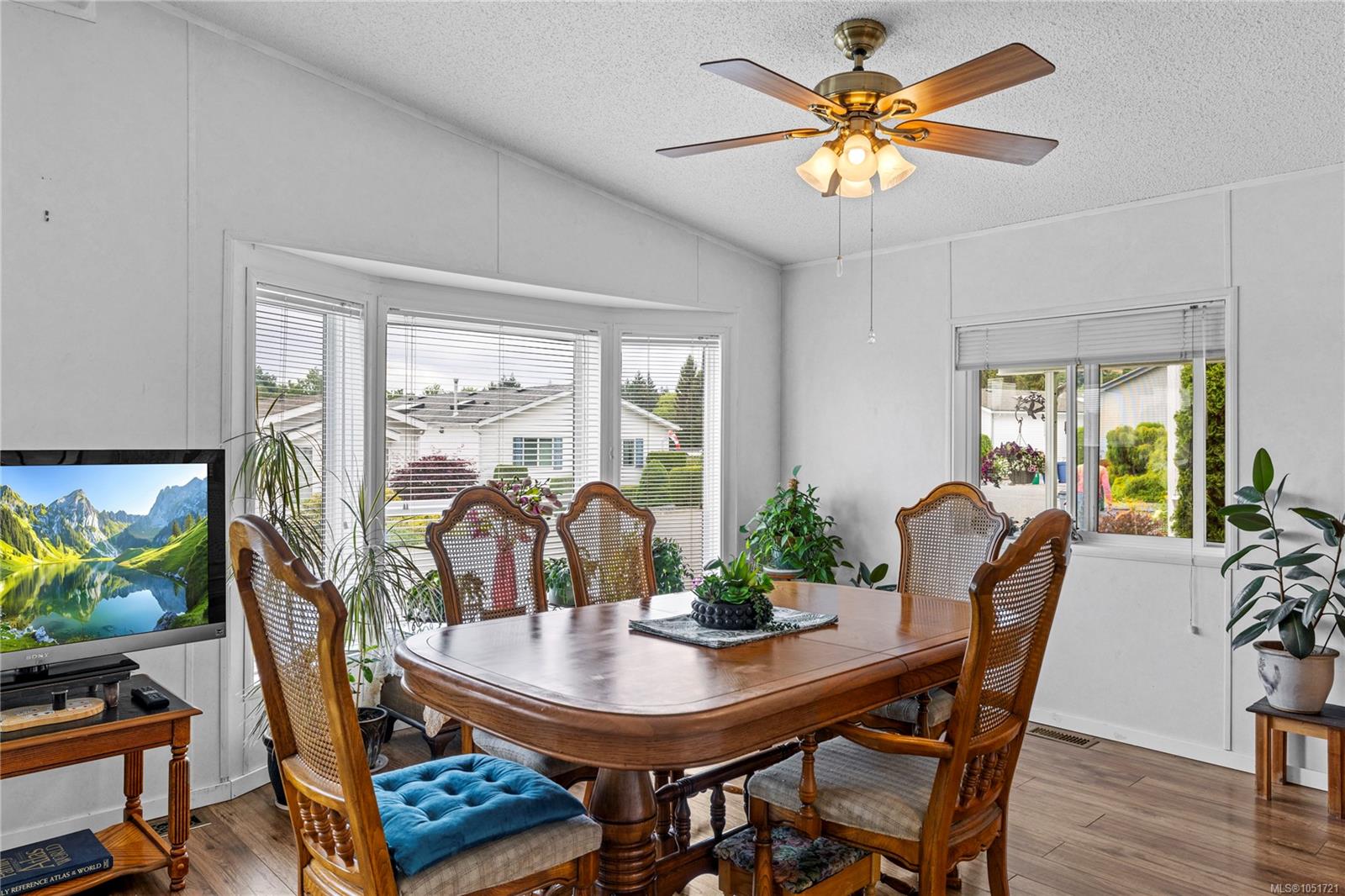 1948 Valley Oak Dr — listing photo 11 of 48