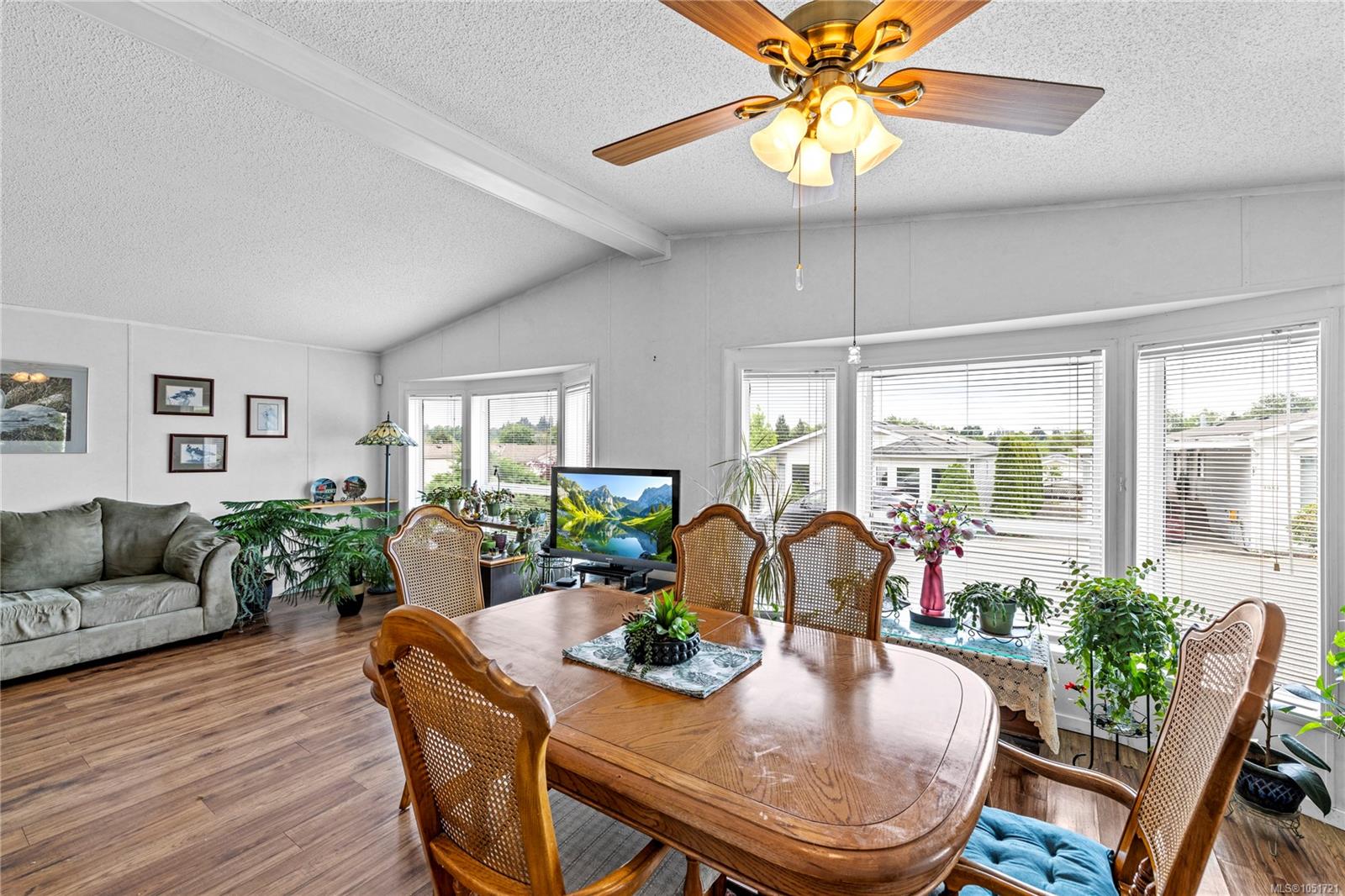 1948 Valley Oak Dr — listing photo 12 of 48