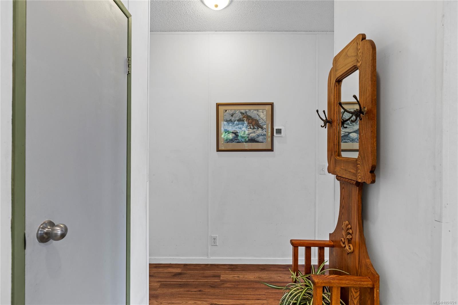 1948 Valley Oak Dr — listing photo 4 of 48
