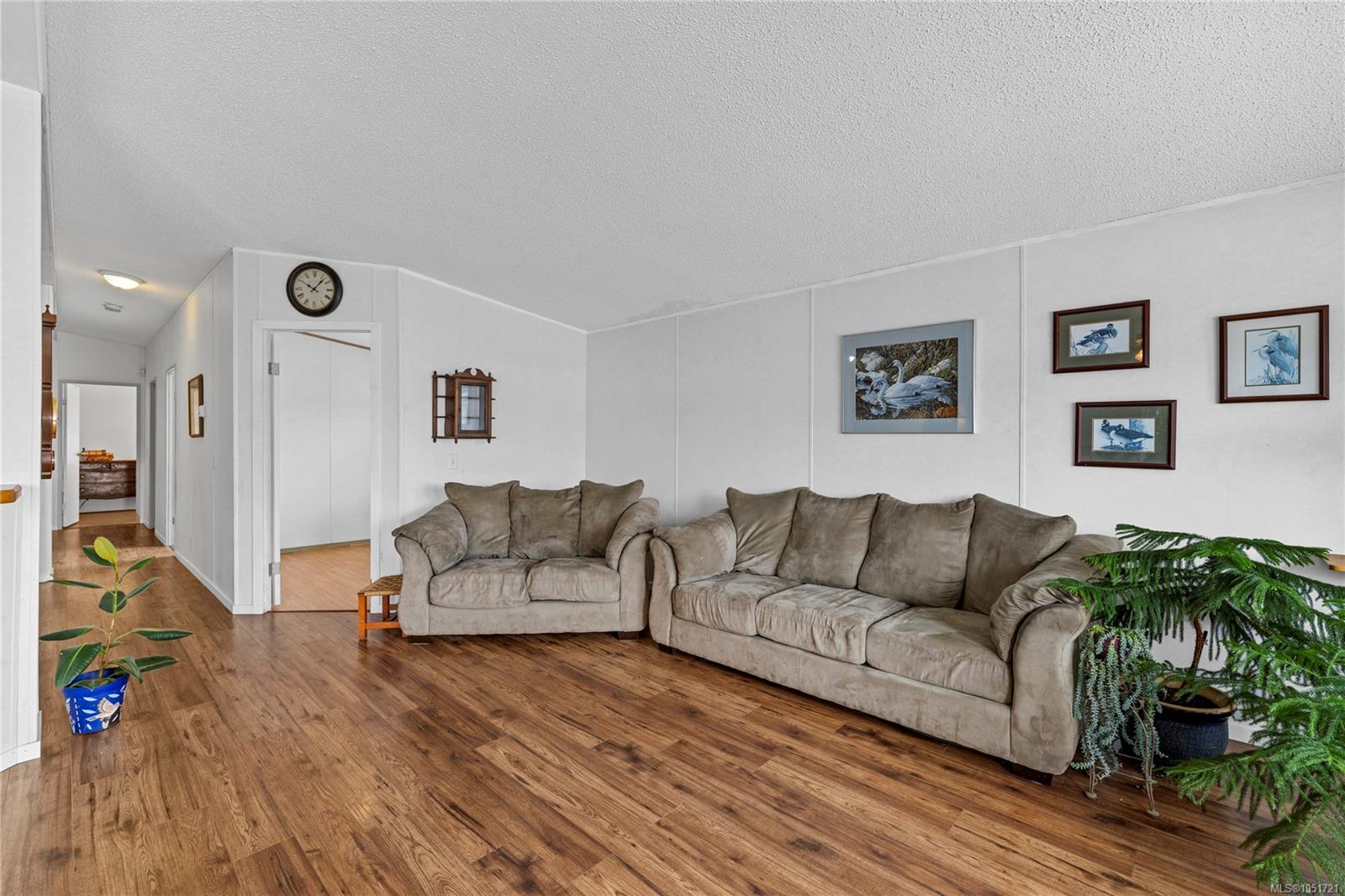 1948 Valley Oak Dr — listing photo 8 of 48