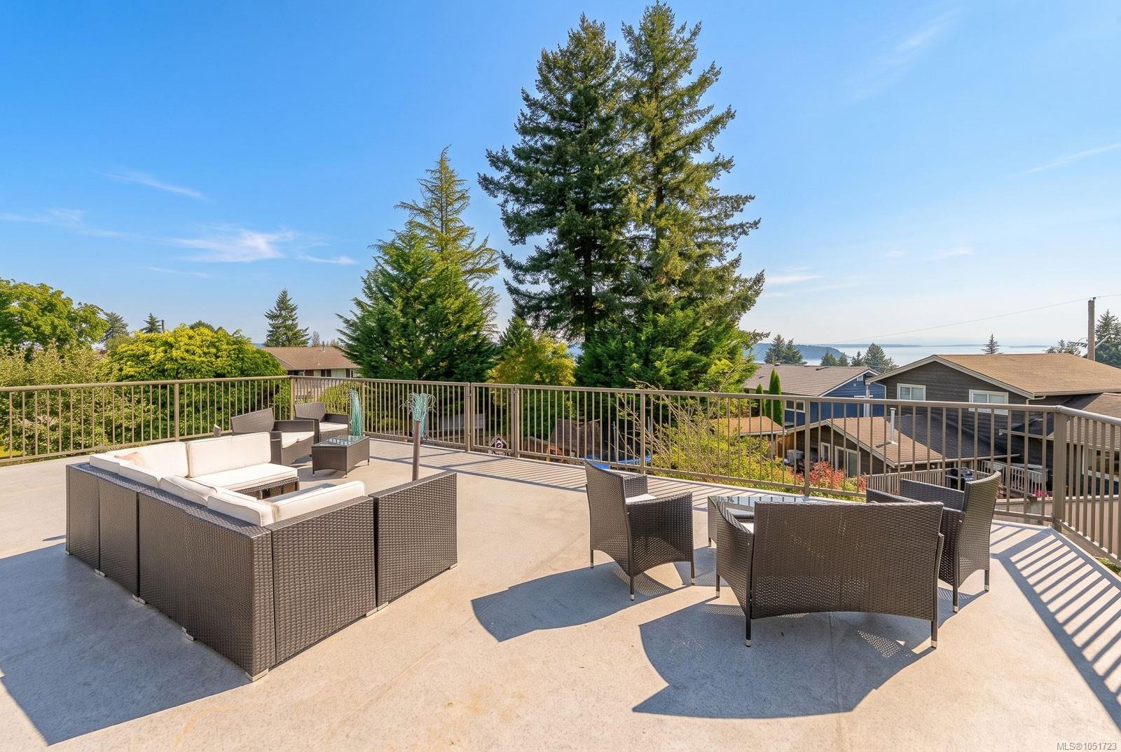 551 Birch St — listing photo 5 of 86