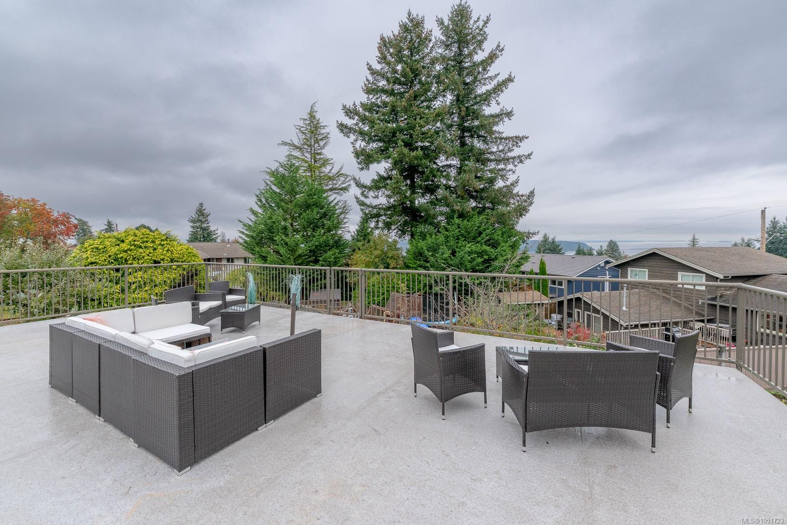 551 Birch St — listing photo 10 of 86