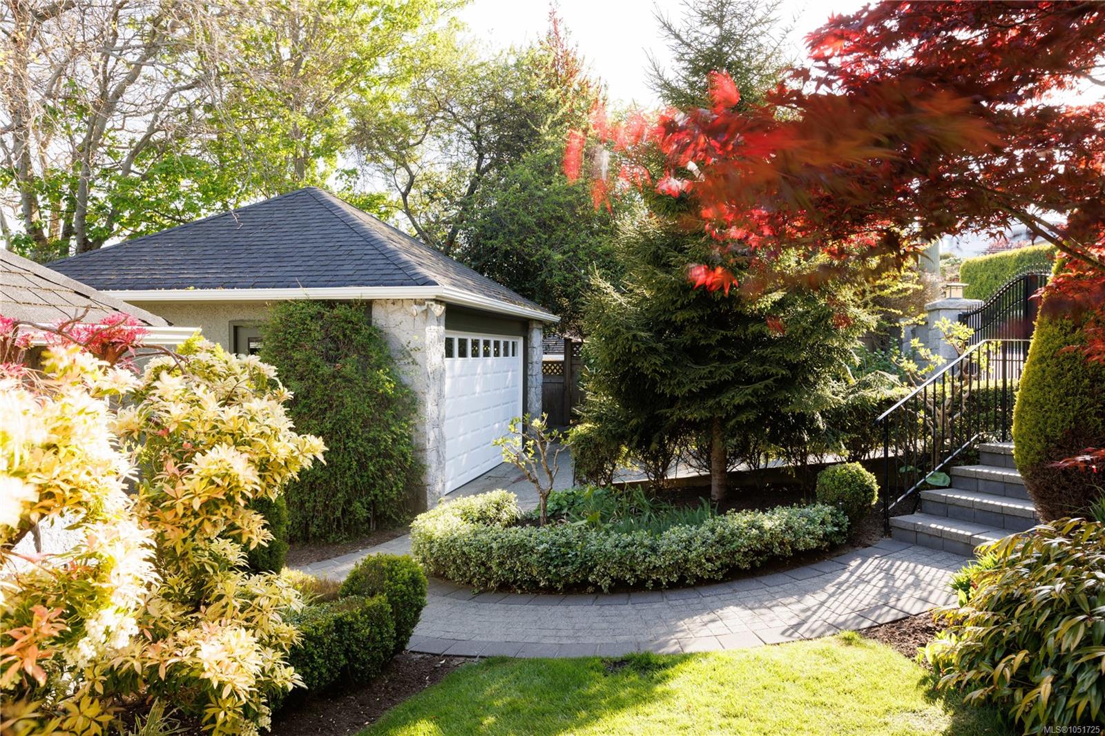 261 King George Terr — listing photo 13 of 62