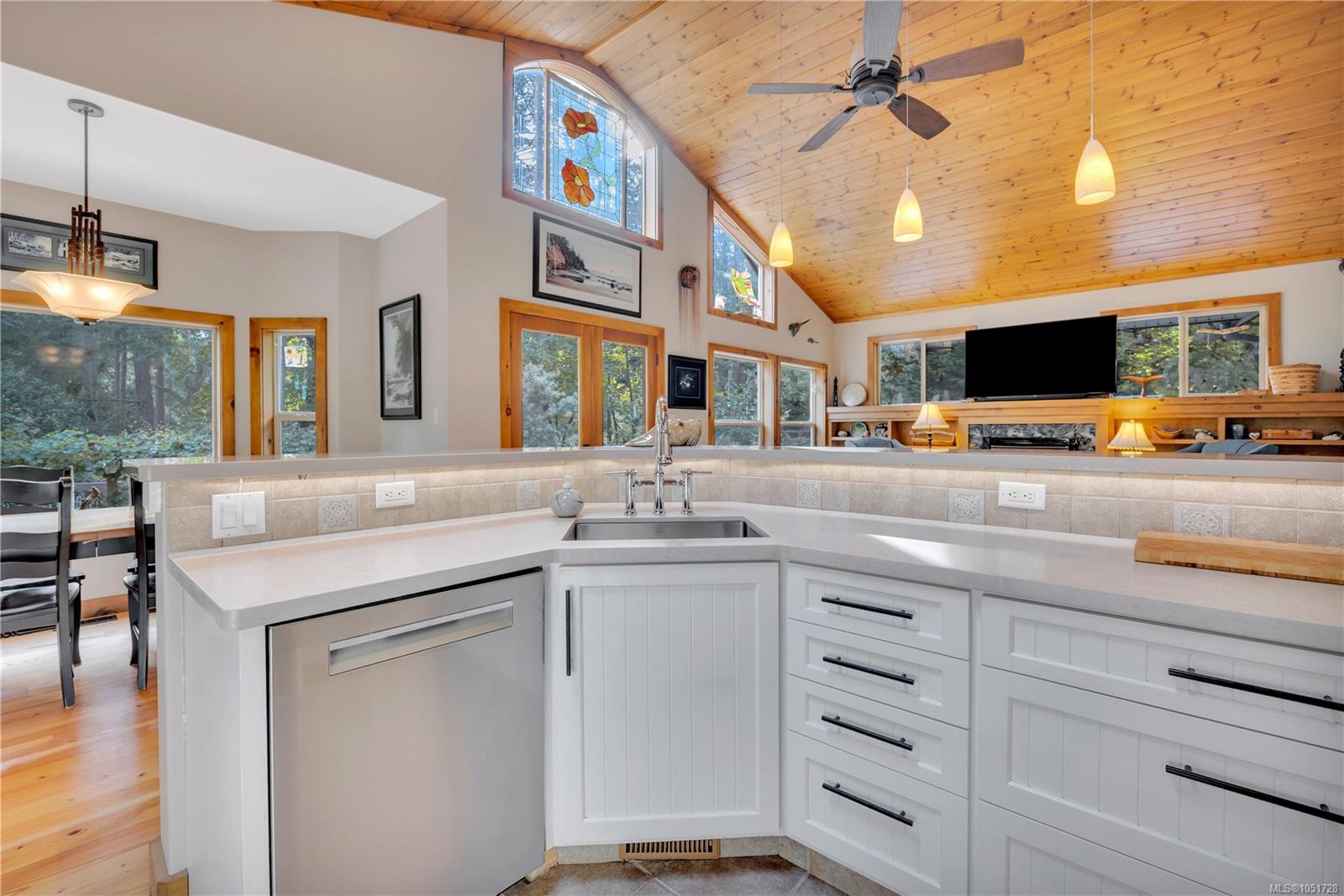2575 Coho Dr — listing photo 14 of 44