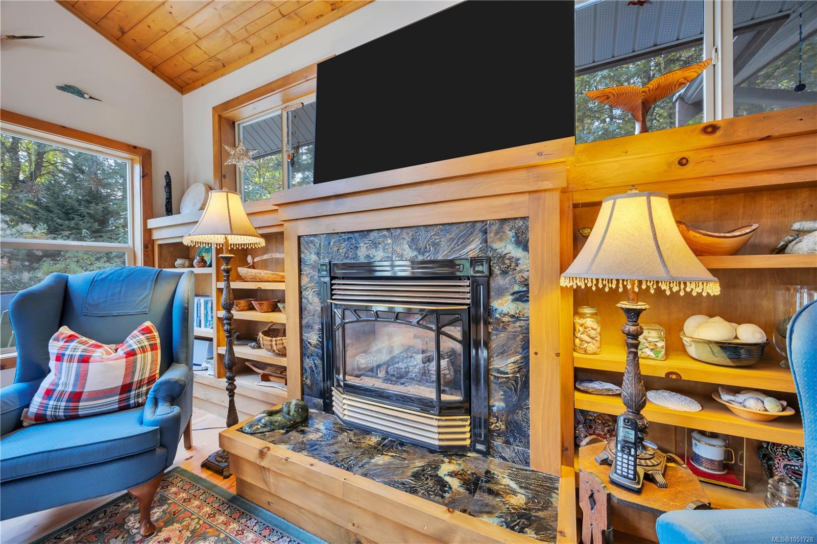 2575 Coho Dr — listing photo 10 of 44