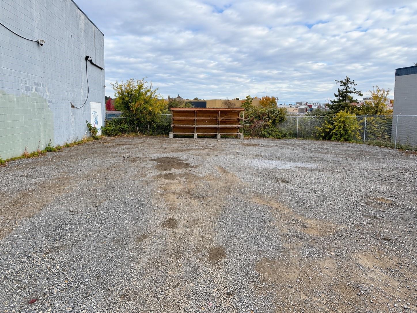 831 Shamrock St — listing photo 3 of 12